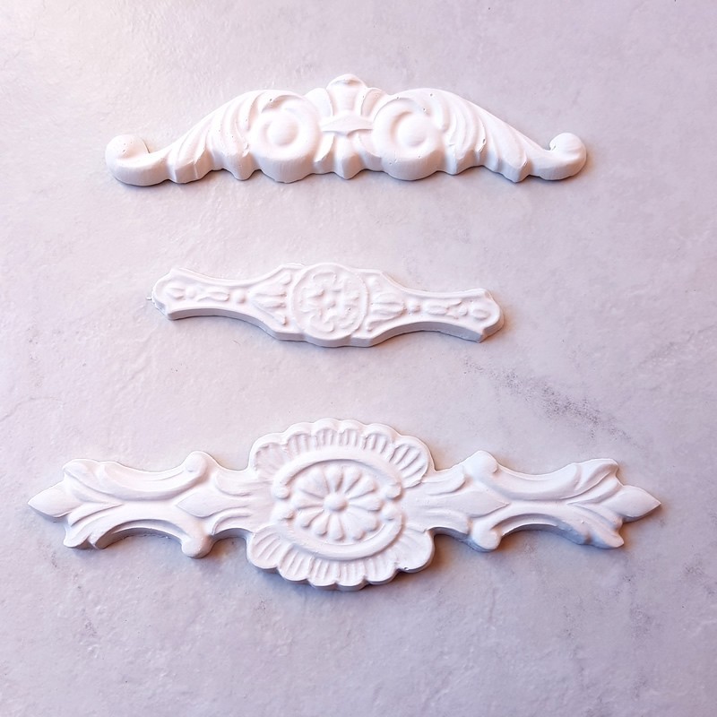 3 décors embellissement baroque art nouveau en plâtre, applique pour tout support à décorer ou pas
fabriqué en notre atelier