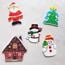 2 bonhommes de neige, père Noël, sapin et maison de Noël à suspendre en bois