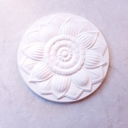Médaillon décor fleur soleil en plâtre, ornement applique, embellissement pour tout support à décorer ou pas